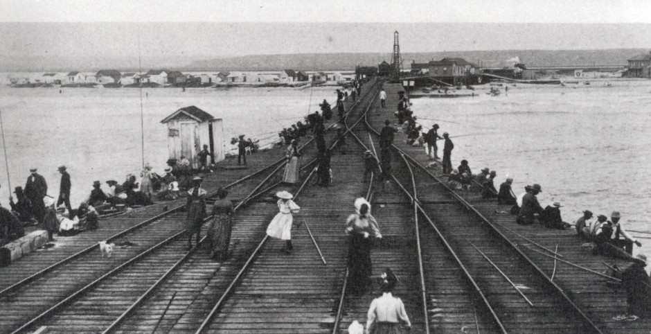 Newport_Pier_1895_1899_2_2b